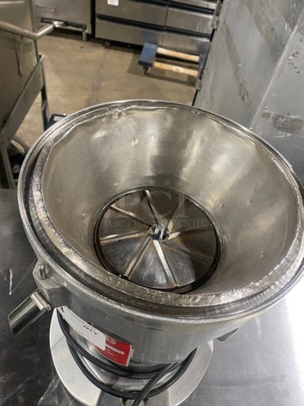 Ruby Commercial Countertop Juicer Extractor! Solid Stainless Steel! Model: RUBY2000 SN: 3098 115/117V 60HZ 1 Phase - Image 4 of 7