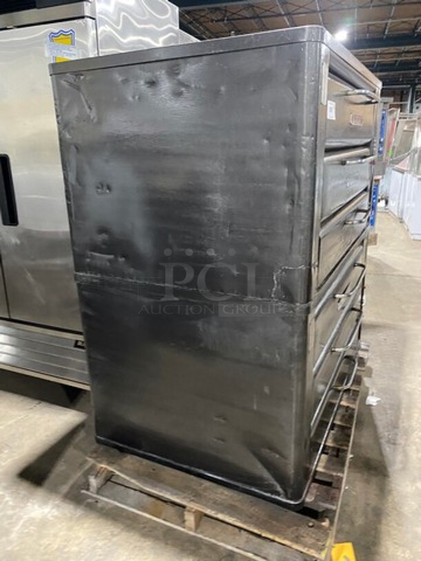 Blodgett Commercial Natural Gas Powered Double Deck Baking/Roasting Oven! All Stainless Steel! 2x Your Bid Makes One Unit! Model: 981 SN: 10183A9459101 - Image 3 of 12