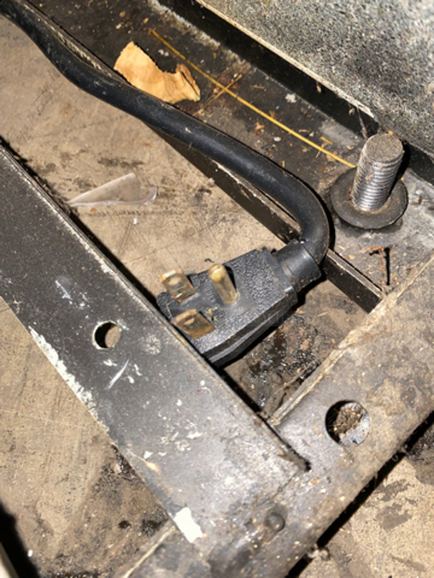 COOL! True Commercial 2 Sliding Door Reach In Refrigerator Merchandiser! With View Through Doors! With Poly Coated Racks! Model: GDM33 SN: 13681442 115V 60HZ 1 Phase - Image 8 of 8