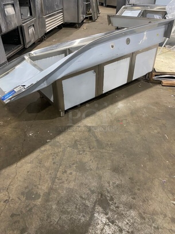 NEW! SCRATCH-N-DENT! Sapphire Commercial 3 Compartment Dish Washing Sink! With Single Side Drain Board! With Back Splash! All Stainless Steel! Model: SMS31821R - Image 4 of 10