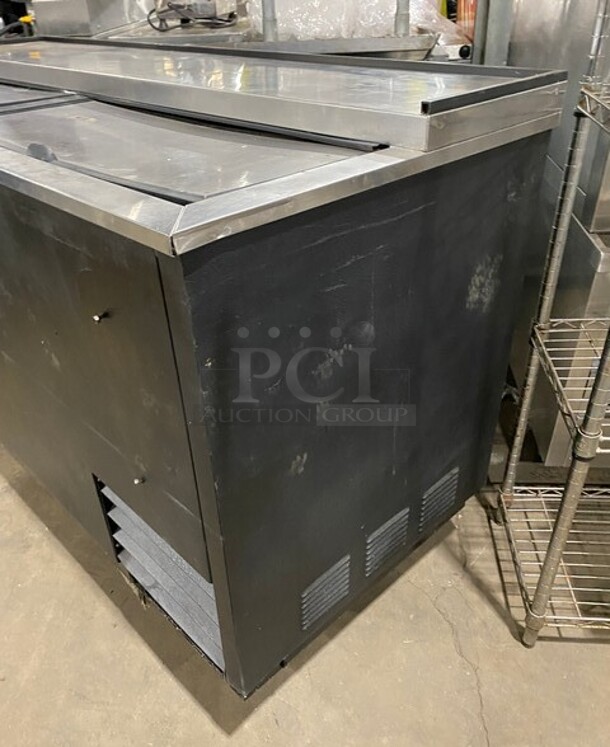 True Commercial 2 Door Beer Bottle Cooler! With Stainless Steel Top! Model: TD6524 SN: 4660160 115V 60HZ 1 Phase - Image 2 of 8