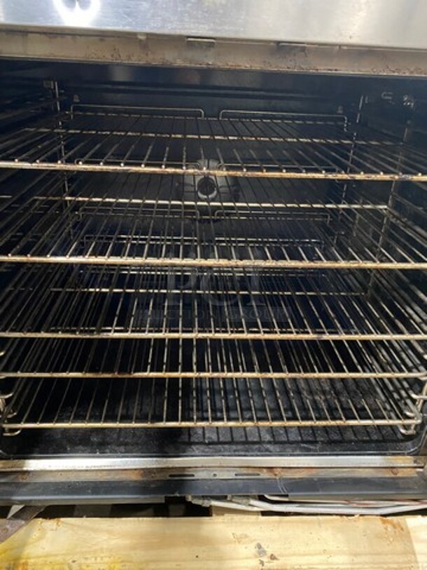 Duke Commercial LP Powered Single Deck Convection Oven! With View Through Doors! Metal Oven Racks! All Stainless Steel! - Image 5 of 11