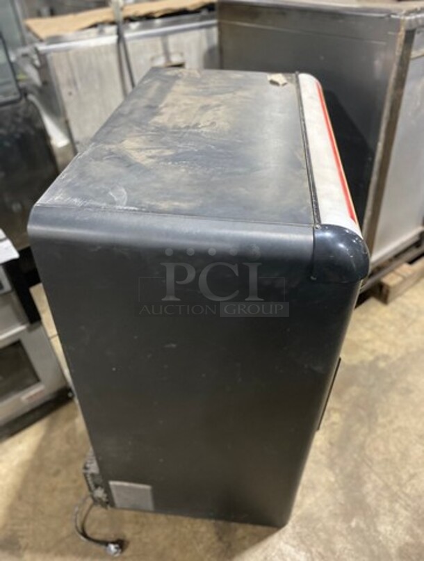 True Commercial Countertop/ Undercounter 2 Door Cooler Merchandiser! With View Through Doors! Poly Coated Racks! Model: GDM09 115V 60HZ 1 Phase - Image 3 of 5