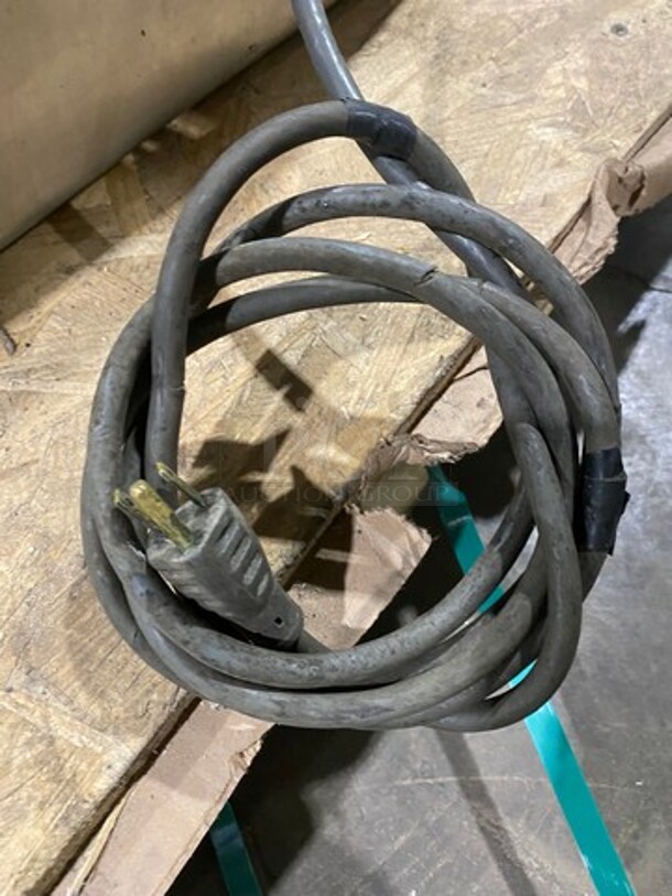 Hobart Commercial Countertop Meat/Deli Slicer! All Stainless Steel! Model: 1712E SN: 56902154 115V 60HZ 1 Phase - Image 9 of 9