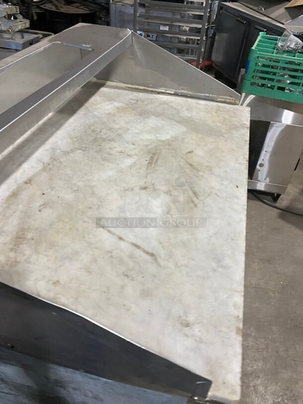 Leader Commercial Refrigerated Pizza Prep Table! With 2 Door Underneath Storage Space! All Stainless Steel! With Commercial Cutting Board! Model DR48SC Serial PT034266! 115V 1Phase! On Casters! - Image 5 of 10