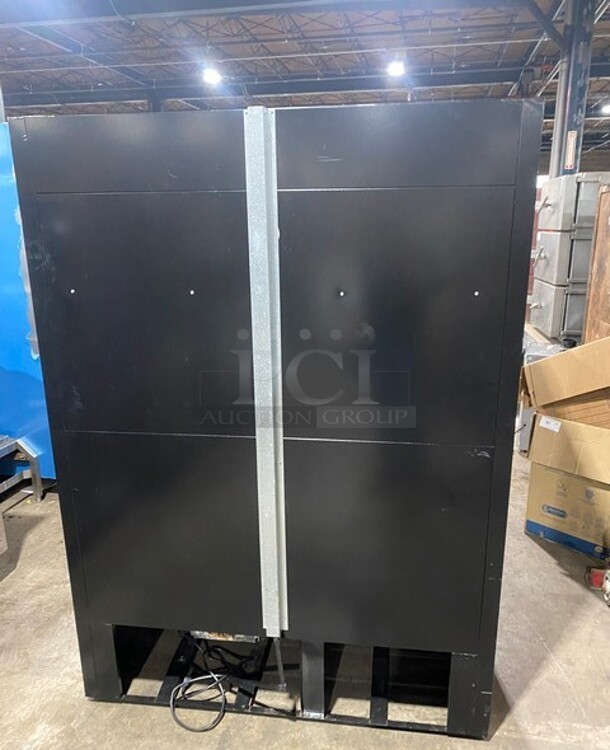 Powers Equipment Commercial 2 Door Reach In Cooler Merchandiser! MODEL FS54GD SN: DO22613 115V 1PH - Image 3 of 9