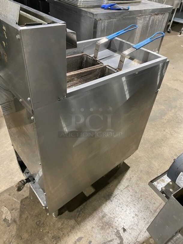 Atosa Commercial Natural Gas Powered Deep Fat Fryer! With Backsplash! With 2 Metal Frying Baskets! All Stainless Steel! On Legs! Model: ATFS40 - Image 3 of 9