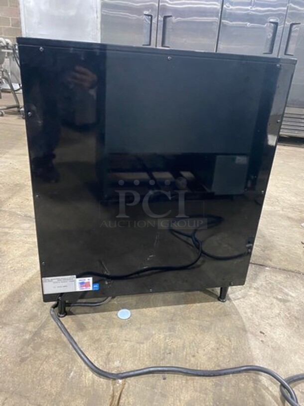 Federal Industries Commercial Countertop Dry Case Merchandiser! With View Through Doors And Sides! With Racks! Model: SB28SS SN: 0702134216532 120V 60HZ 1 Phase - Image 3 of 10