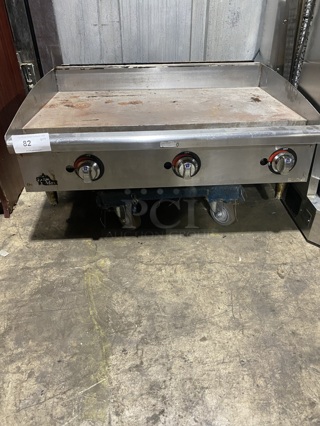 Star Max Commercial Countertop Natural Gas Powered Flat Griddle! With Back and Side Splashes! On Small Legs! Working When Removed!