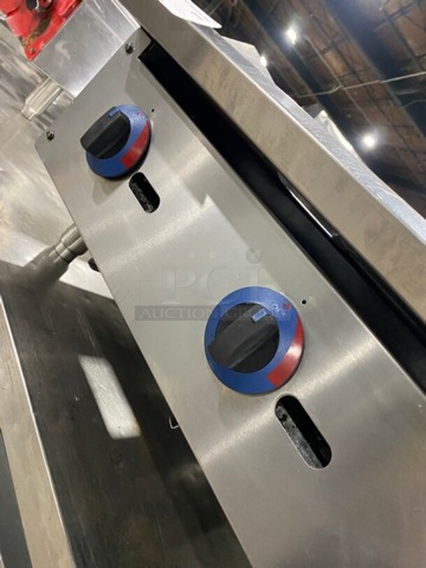 Commercial Countertop Natural Gas Powered Flat Top Griddle! With Back And Side Splashes! All Stainless Steel! On Small Legs! - Image 6 of 7