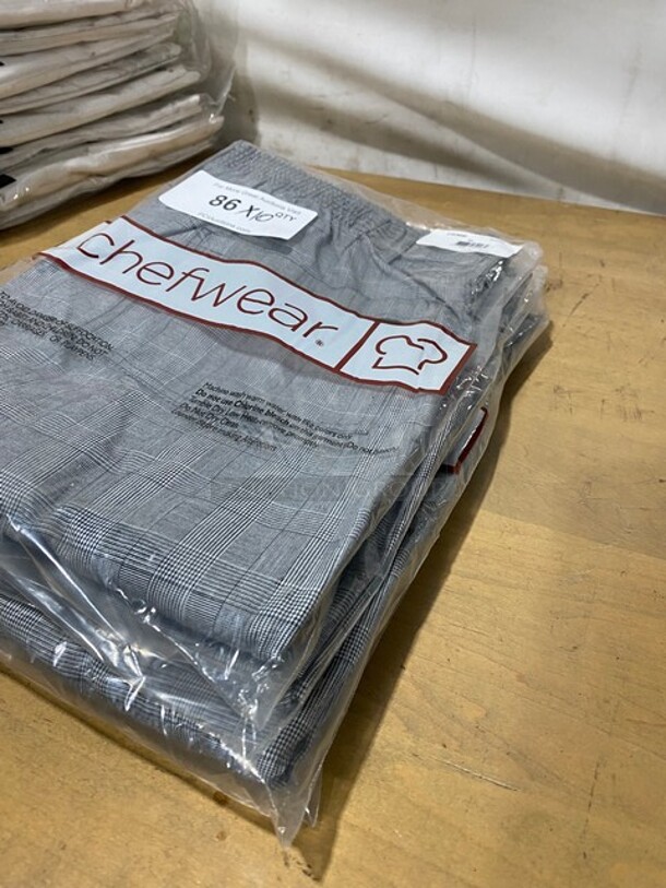 NEW! Chefwear XL Plaid 4 Pocket Zippered Chef Pants! 10X Your Bid!  - Image 2 of 4