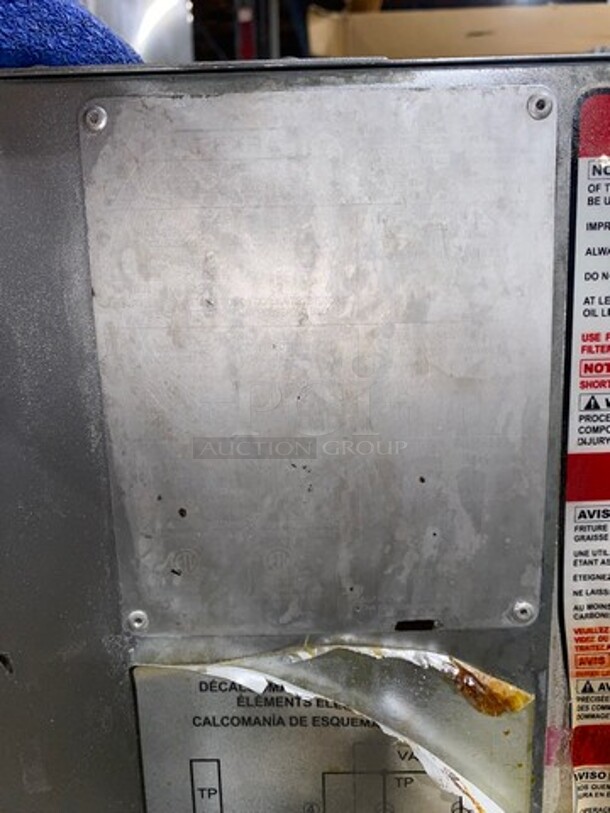 Apexra Commercial Natural Gas Powered Deep Fat Fryer! With 2 Metal Frying Baskets! All Stainless Steel! On Legs! - Image 8 of 9