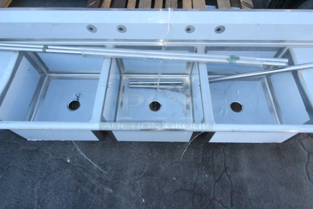 BRAND NEW SCRATCH & DENT! Regency 600S324242 124" 16-Gauge Stainless Steel Three Compartment Commercial Sink with 2 Drainboards - 24" x 24" x 14" Bowls. Appears to be missing 3 of the legs.  - Image 6 of 7