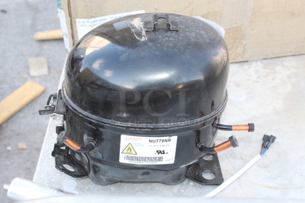 BRAND NEW SCRATCH & DENT! Avantco 17817638 Compressor for APT-48, APT-60, SS-CFT-48-HC, SS-CFT-60-HC, SS-PT-48, SS-PT-60, UBB-378, UDD-378, and UDD-4-HC Series - Image 3 of 4
