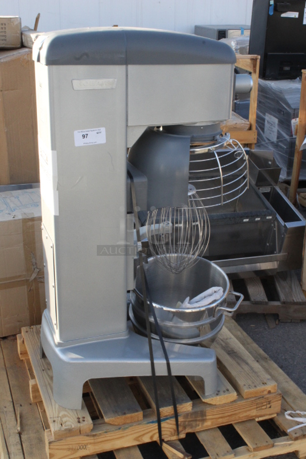 BRAND NEW SCRATCH & DENT! Hobart Legacy+ HL300-1 30 Qt. Planetary Floor Mixer with Guard & Standard Accessories - 200-240V, 3 Phase, 3/4 hp. S/N: 31-1672-011. Arm is on the right side is broken.  - Image 2 of 7