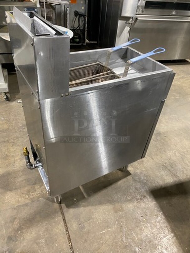 Atosa Commercial Natural Gas Powered Deep Fat Fryer! With 2 Metal Frying Baskets! All Stainless Steel! On Legs! - Image 4 of 8