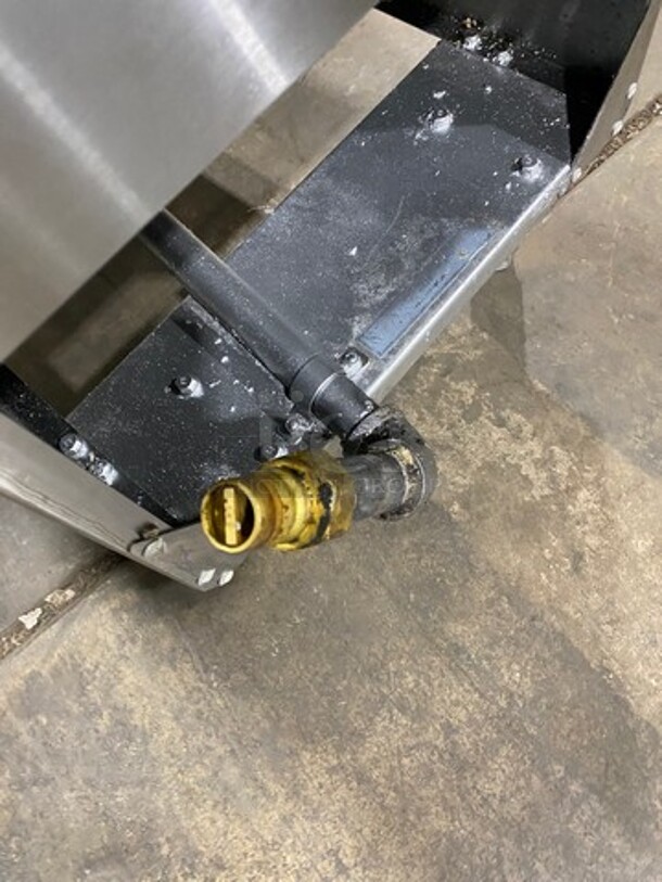 Atosa Commercial Natural Gas Powered Deep Fat Fryer! With 2 Metal Frying Baskets! All Stainless Steel! On Legs! - Image 8 of 8