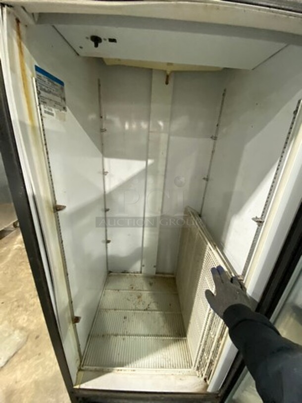 Beverage Air Commercial Single Door Reach In Cooler Merchandiser! With View Through Door! Poly Coated Racks! Model: M27 SN: 647699 115V 60HZ 1 Phase - Image 5 of 8