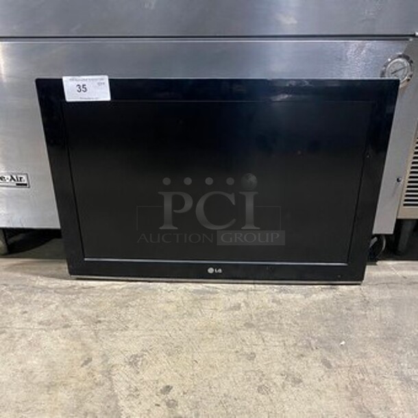 LG 32" Screen TV! Model: 32LK330UB SN: 105WTGG2J471 100/240V - Image 1 of 8