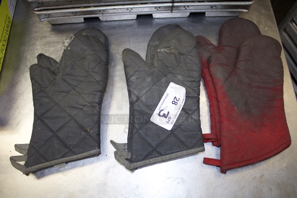 3 Pairs of Oven Commercial Mitts. 3x Your Bid