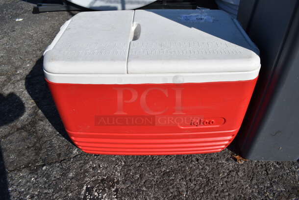 Igloo Red and White Poly Portable Cooler. 25x16x16 - Image 6 of 6