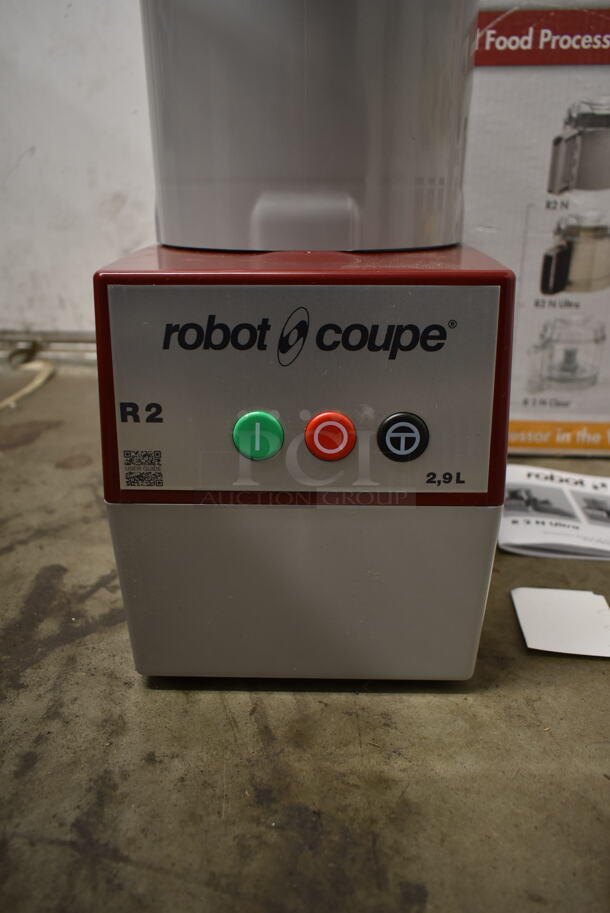BRAND NEW SCRATCH AND DENT! Robot Coupe R2B Stainless Steel Commercial Countertop Food Processor w/ Bowl, Lid and S Blade. 120 Volts, 1 Phase. Tested and Working! - Image 7 of 10