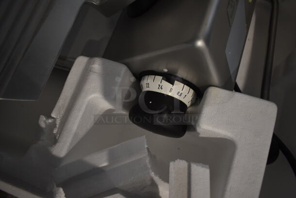 Bizerba SE 12 Metal Commercial Countertop Meat Slicer. 120 Volts, 1 Phase. Tested and Working! - Image 4 of 5