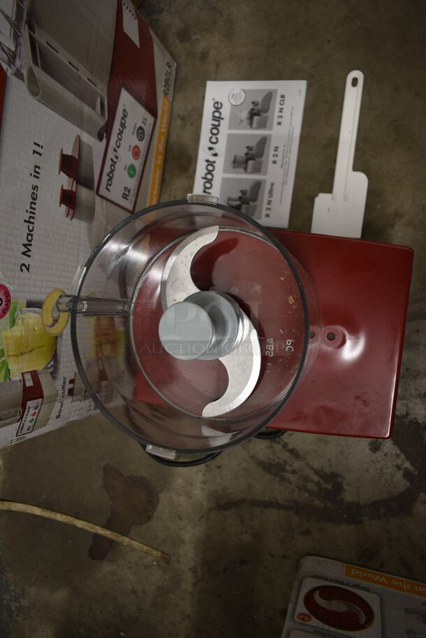 BRAND NEW SCRATCH AND DENT! Robot Coupe R2B Stainless Steel Commercial Countertop Food Processor w/ Lid and S Blade. 120 Volts, 1 Phase. Tested and Working! - Image 7 of 9