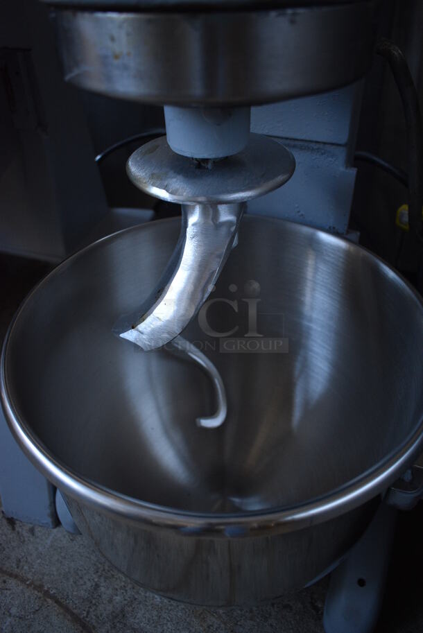 Hobart A-200 Metal Commercial Countertop 20 Quart Planetary Dough Mixer w/ Stainless Steel Mixing Bowl and Dough Hook Attachment. 115 Volts, 1 Phase. 17x21x31. Tested and Working! - Image 3 of 6