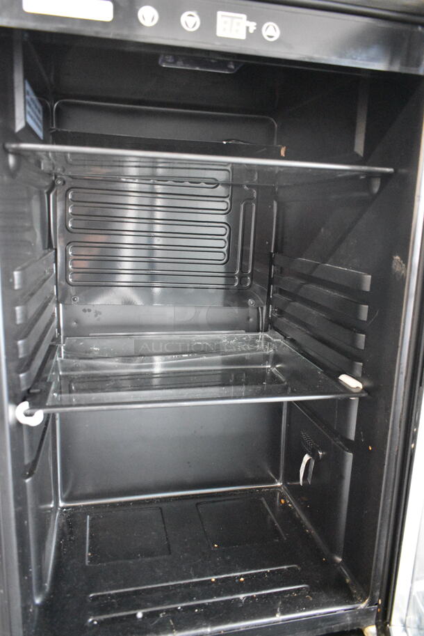 Frigidaire EFMIS155 Mini Cooler Merchandiser. 115 Volts, 1 Phase. Tested and Working! - Image 3 of 4