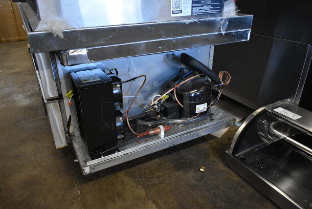BRAND NEW SCRATCH AND DENT! 2023 Avantco 178CBE72HC Stainless Steel Commercial 72" 4 Drawer Refrigerated Chef Base on Commercial Casters. 115 Volts, 1 Phase. Cannot Test Due To Missing Power Switch - Image 4 of 7