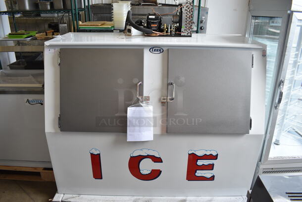 BRAND NEW SCRATCH AND DENT! 2022 Leer L060SCSE Outdoor Slanted Bagged Ice Machine Freezer Merchandiser. Includes Original Manual. 115 Volt 1 Phase. Tested and Working!