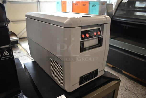 BRAND NEW SCRATCH AND DENT! Whynter FMC-350XP Metal Countertop 34 Quart Compact Portable Freezer Refrigerator. 115 Volts, 1 Phase. Tested and Working! - Image 3 of 7