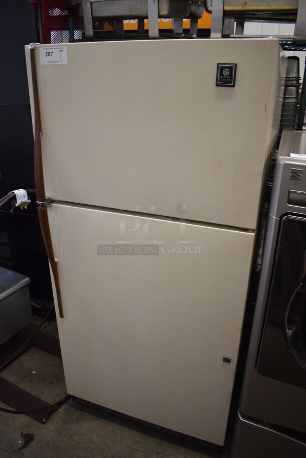 General Electric Cooler Freezer Combo Unit. 30.5x31x65. Tested and Powers On But Does Not Get Cold - Image 2 of 7