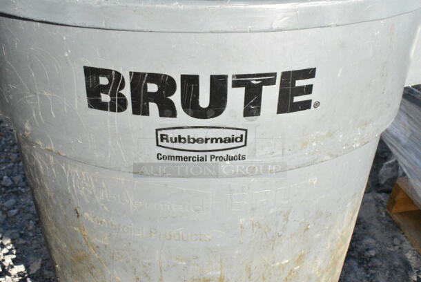 6 Rubbermaid Brute Gray Poly Trash Cans. 6 Times Your Bid! - Image 3 of 3