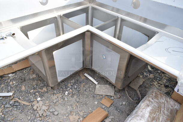 BRAND NEW SCRATCH AND DENT! Regency 600S3141414C Stainless Steel 44 1/2" 16 Gauge Stainless Steel Three Compartment Commercial Corner Sink with Two Drainboards - 14" x 14" x 14" Bowls. No Legs.  - Image 3 of 8