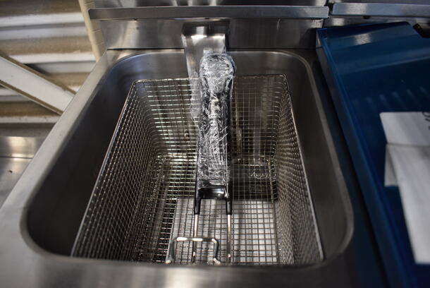 BRAND NEW SCRATCH AND DENT! Avantco F202 30 lb. Dual Tank Medium-Duty Electric Countertop Fryer- 208/240V Tested and Working! - Image 8 of 8