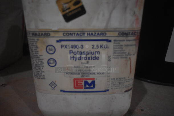 ALL ONE MONEY! PALLET LOT of Various Items Including Restoration Coating White Part A, Potassium Hydroxide, Liquid Rubber. BUYER MUST REMOVE. - Image 3 of 9
