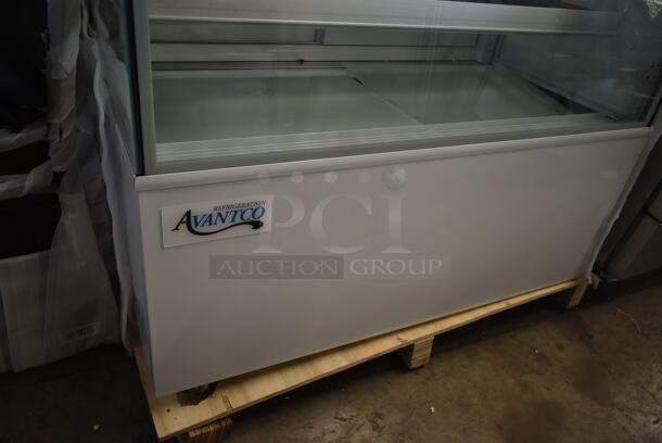 BRAND NEW SCRATCH AND DENT! Avantco 193BC48HCW Metal Commercial Floor Style Deli Display Case Merchandiser. 115 Volts, 1 Phase. Tested and Working! - Image 4 of 7