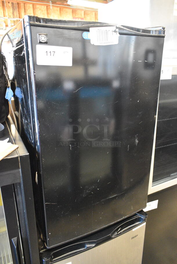 General Electric GE WMR04BAPBBB Mini Cooler. 115 Volts, 1 Phase. Tested and Working! - Image 2 of 7