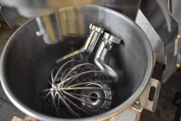BRAND NEW SCRATCH AND DENT! Galaxy 177GMIX10 Metal Commercial Floor Style 10 Quart Planetary Dough Mixer w/ Stainless Steel Mixing Bowl, Bowl Guard, Dough Hook, Balloon Whisk and Paddle Attachments. 110 Volts, 1 Phase. 15x18x29. Tested and Working! - Image 5 of 8