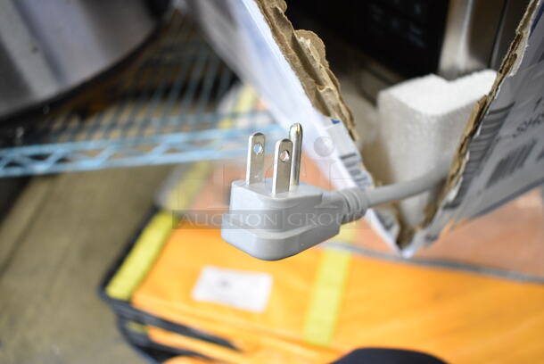 BRAND NEW IN BOX! General Electric GE JES1145SHSS Countertop Microwave Oven.  - Image 4 of 5