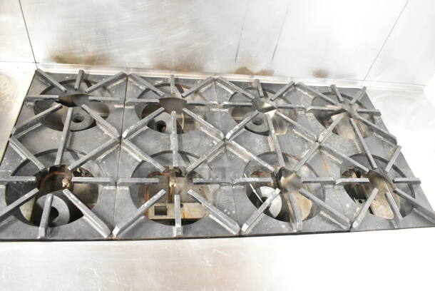 Southbend P48A-BBBB Stainless Steel Commercial Natural Gas Powered 8 Burner Range w/ Convection Oven, Side Counters and Back Splash on Commercial Casters. - Image 5 of 11