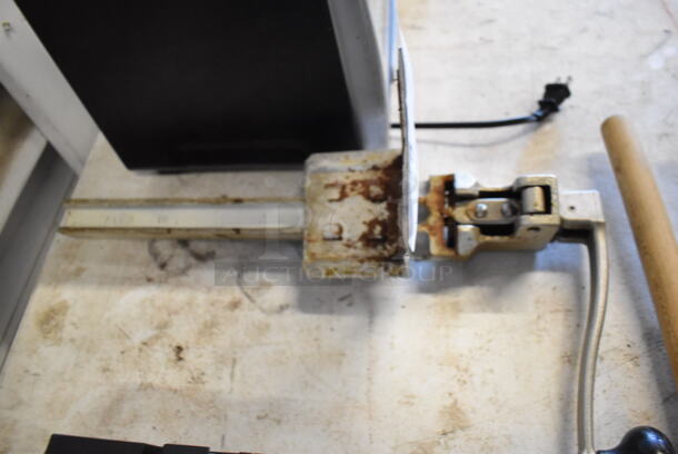 Edlund Metal Commercial Can Opener w/ Mount. 9x9x20 - Image 3 of 4