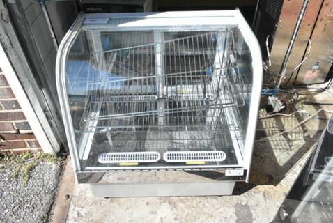 Avantco 360BCDI28W Metal Countertop Bakery Display Case Merchandiser. 110-120 Volts, 1 Phase. Tested and Working!