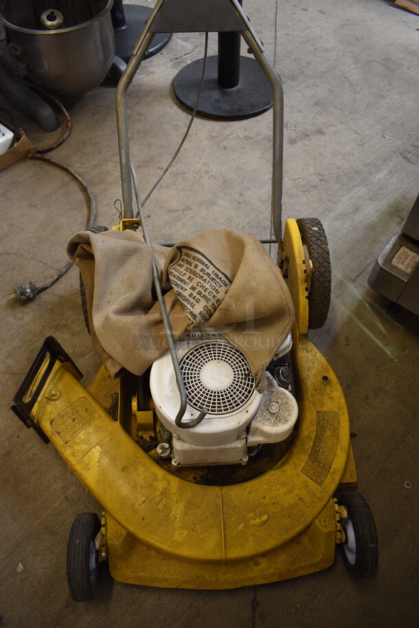Metal Push Lawnmower. 21x32x40 - Image 2 of 7