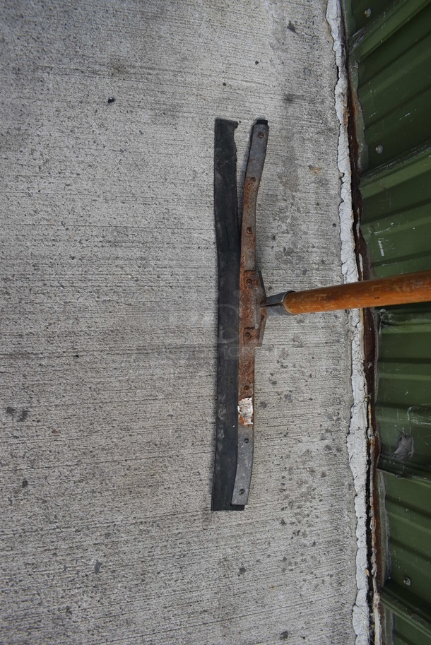 Squeegee. - Image 2 of 2