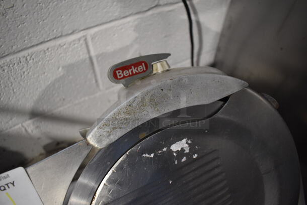 Berkel 818 Stainless Steel Commercial Countertop Automatic Meat Slicer w/ Blade Sharpener. 115 Volts, 1 Phase. 26x17x34. Tested and Working! - Image 3 of 7