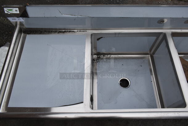 BRAND NEW SCRATCH AND DENT! Regency 600S32424224 Stainless Steel Commercial 3 Bay Sink w/ Dual Drain Boards and Legs. Bays 24x24. Drain Boards 26x22.5 - Image 3 of 6
