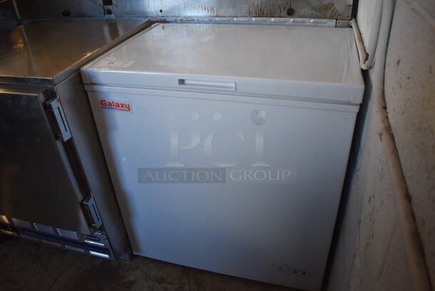 Galaxy 177CF5 Metal Chest Freezer on Casters. 115 Volts, 1 Phase. 30x22x33. Tested and Powers On But Does Not Get Cold - Image 3 of 5